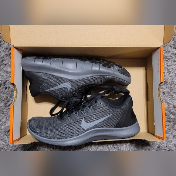 Womens Nike Flex Run New in Box - Picture 1 of 4